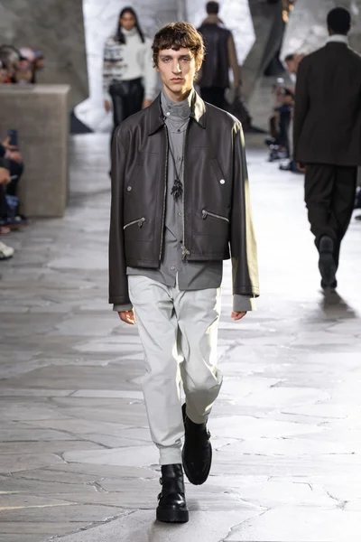 Look 30